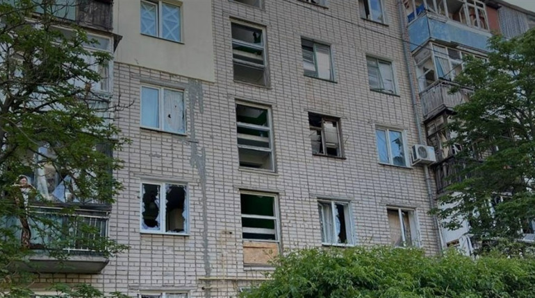 На Херсонщині через ворожі обстріли пошкоджені житлові будинки та медичний заклад