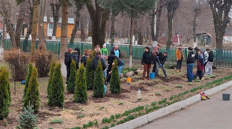 На честь випускника-воїна у ліцеї ім. М.С. Рудяка створили Алею пам'яті