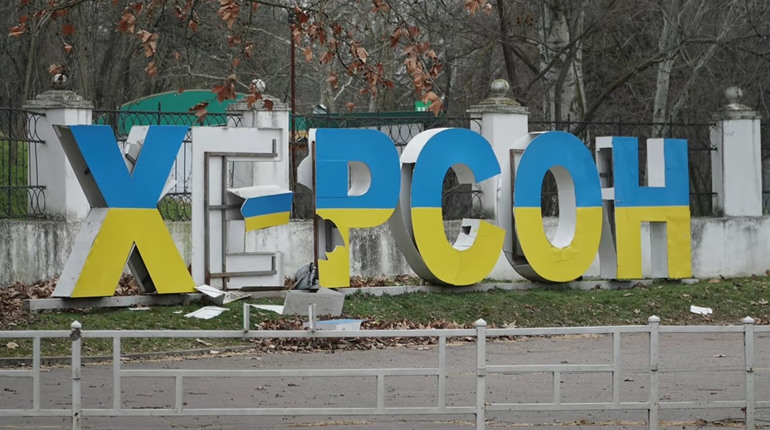 Окупанти зранку обстріляли Антонівку: поранена жінка