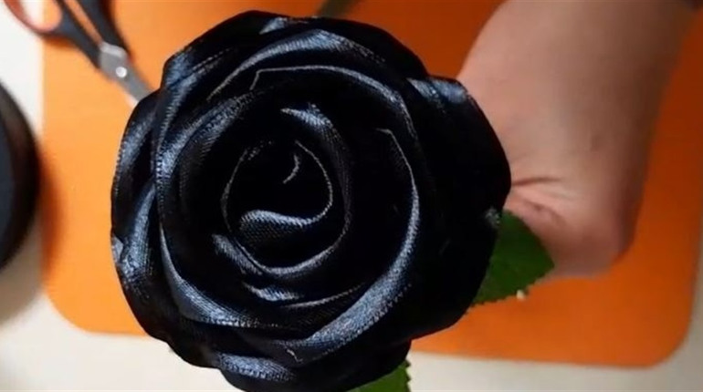 Дружина військового із Первомайська перетворила японське мистецтво на мову пам’яті