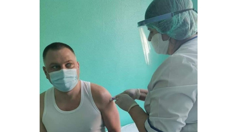 Першим серед голів громад на Білопільщині вакцинувався Сергій Пасько з Миколаївки