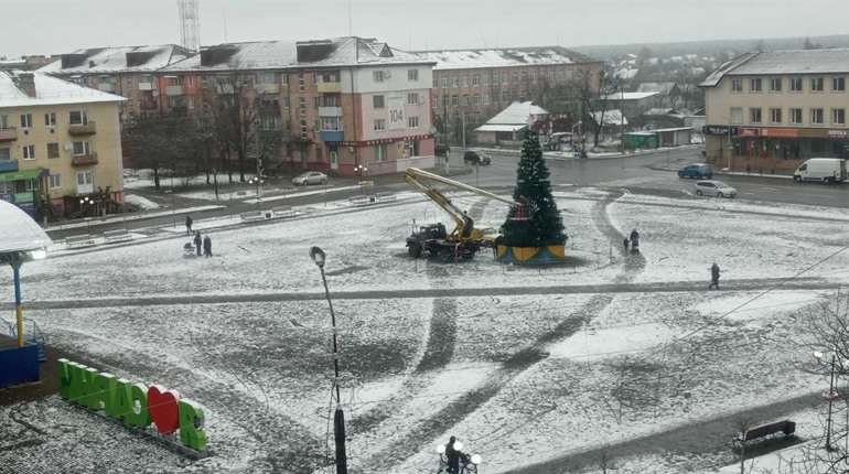 У Сарнах засвітять головну ялинку: що у програмі