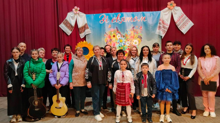Благодійний концерт до Дня родини "Мистецький фронт" відбувся у Макарисі Дмитрівської громади