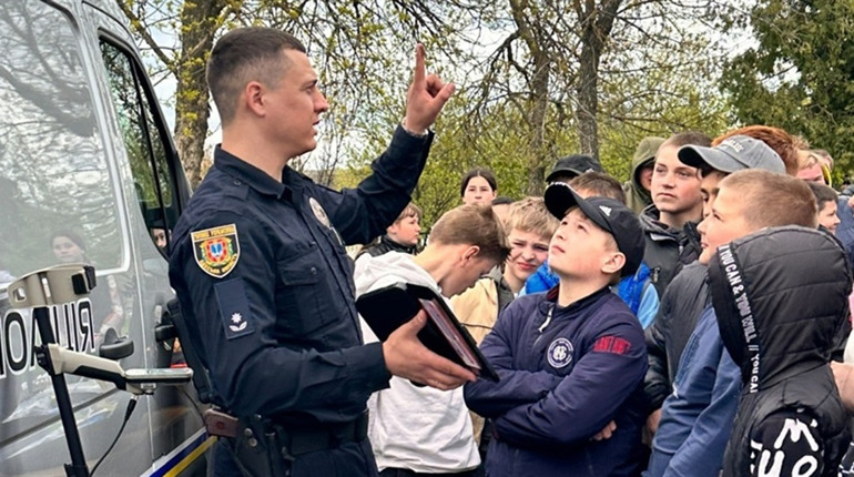 Сліди на «місці злочину»: у Вигодянській громаді провели урок криміналістики