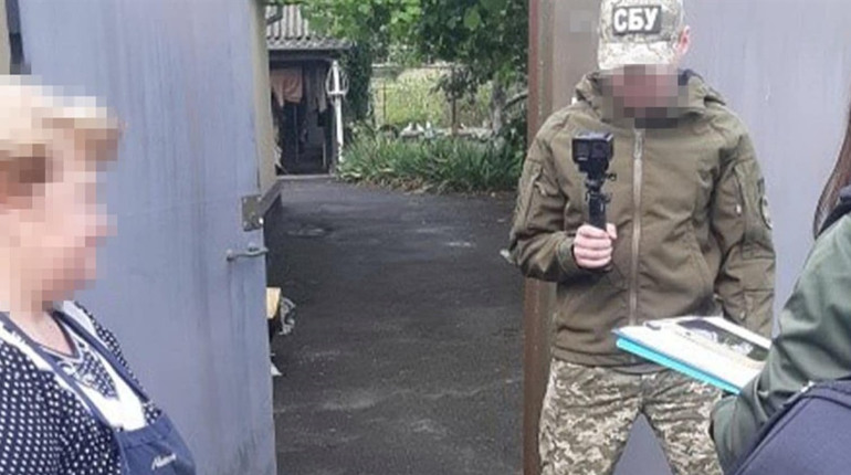 Мріяла про громадянство рф та зливала дані про ЗСУ. На Сумщині жінку підозрюють у держзраді