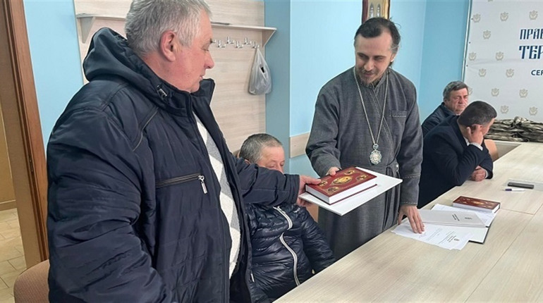 На Кременеччині до Православної Церкви України перейшли ще дві громади