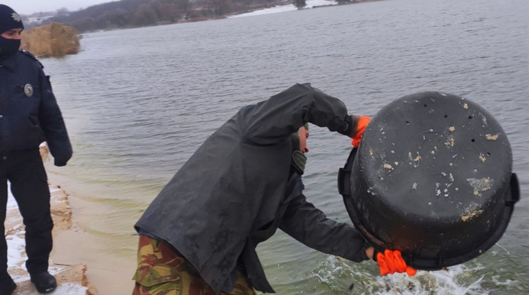 В Попаснянский водоем запустили мальков карпа и амура