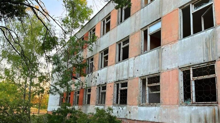 Херсонщина під ворожими обстрілами: пошкоджені лікарня, університет та житлові будинки