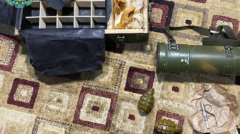 Троє експрацівників херсонського річпорту допомагали окупантам переправляти техніку через Дніпро