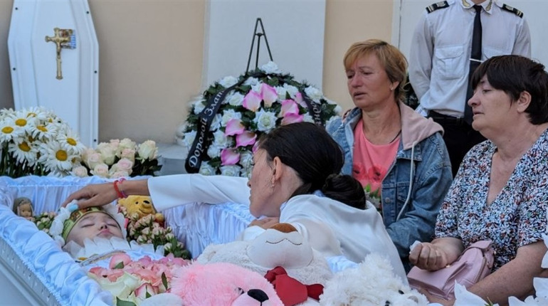 Батько загиблої від російського удару маленької Злати з Одеси звернувся до президента з петицією