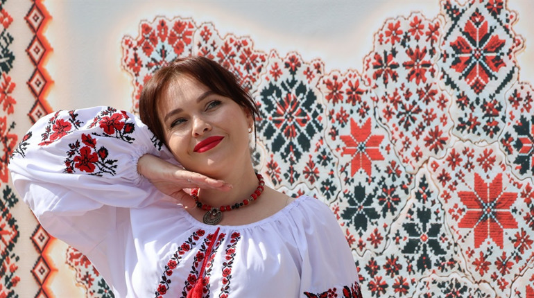У вишиванках на роботі, навчанні й вдома: добірка фото із соцмереж південноукраїнців