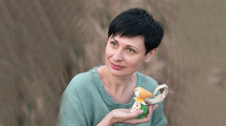 «Танец рук и песня сердца»: как рождается кукла-мотанка в мастерской Екатерины Телегиной 