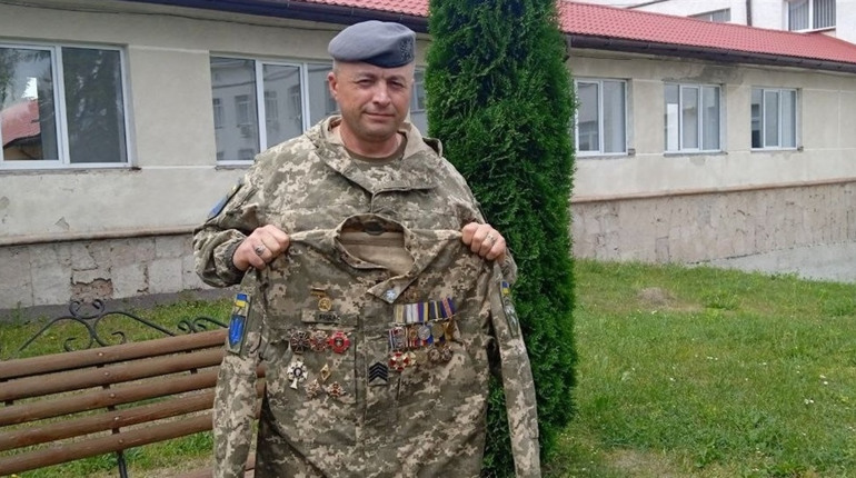 Військовий із Кременця, який хотів продати свої нагороди, зібрав необхідну суму на чотири авто