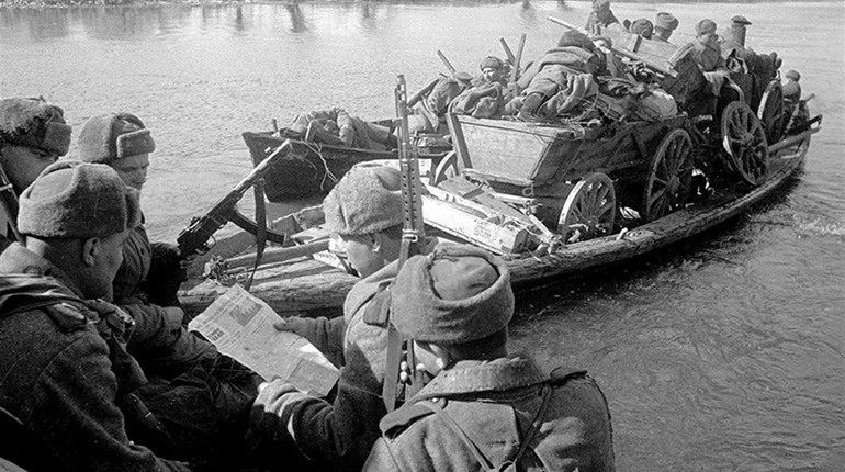 Як відзначали День вигнання з Херсона нацистів у різні роки: багато фото, зокрема з 1944 року