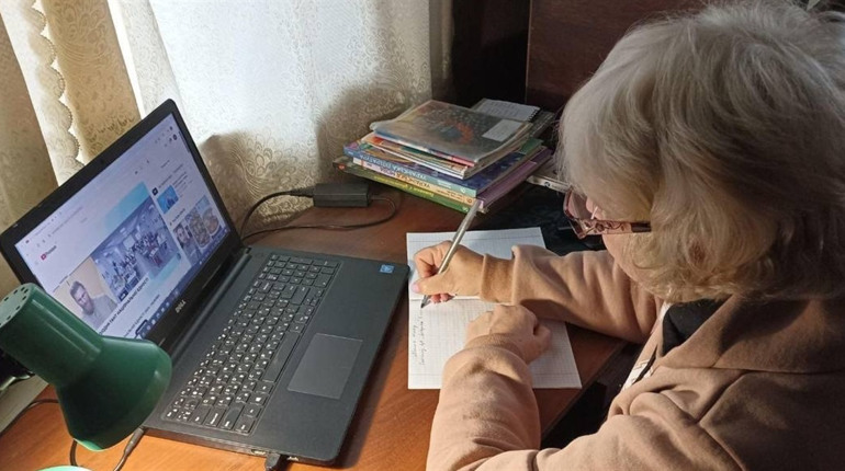 Педагоги та учні Великобурлуччини приєдналися до загальнонаціонального Радіодиктанту