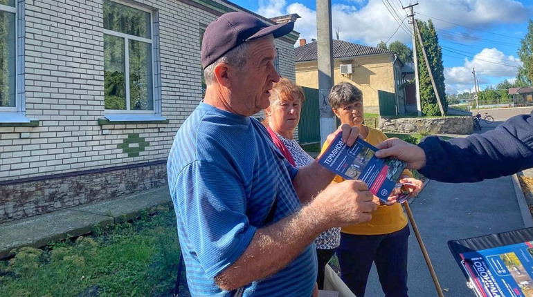 Рятувальники Глухівщини проінформували жителів Берези про запобігання пожежам