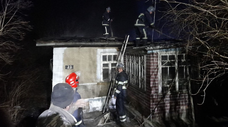 У Городку горів будинок. Чи є постраждалі і скільки разів вогнеборці госили вогонь цього тижня