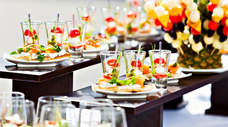 Как организовать фуршет дома?