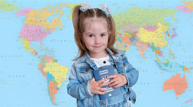 Виїзд дітей за кордон під час воєнного стану: роз’яснення МВС