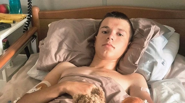 Життя 16-річного Арсена з Вирів назавжди змінила російська ракета: хлопець потребує допомоги