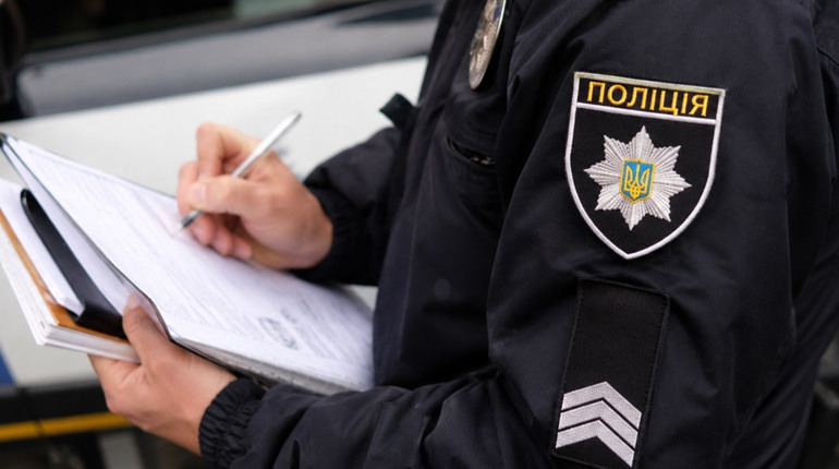 Хотів купити авто для фронту: шахрай видурив у військового з Хмельниччини майже 156 тисяч гривень