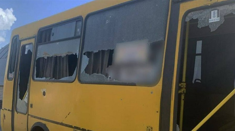 Армія рф на Херсонщині атакувала житлові будинки, громадський транспорт та приватні автівки