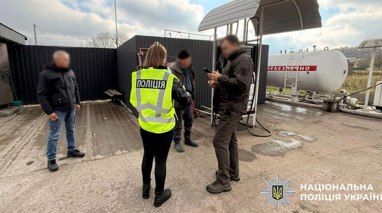 На Хмельниччині викрили мережу нелегальних автозаправок