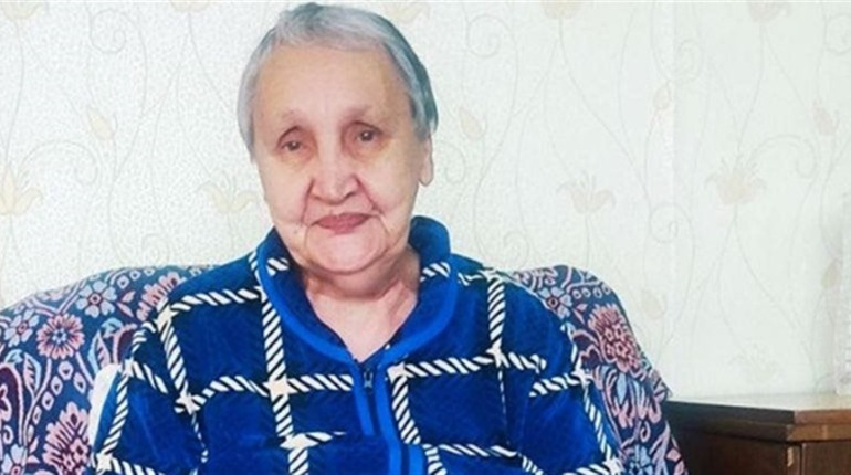 Попри хворобу та заради перемоги. 73-річна глухівчанка в’яже теплі шкарпетки для захисників