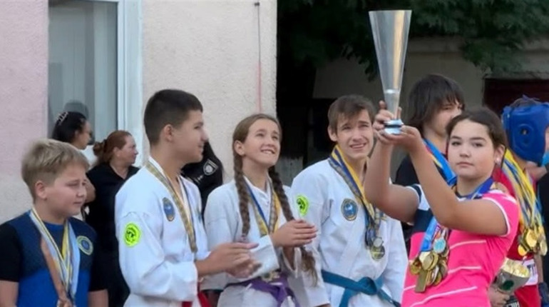 У Біляївському ліцеї №1 відкрили Олімпійський тиждень пам'яті вчителя і захисника Володимира Калмика