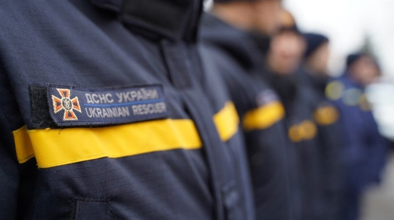 На Черкащині водолази врятували чоловіка, який провалився під кригу