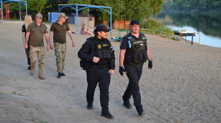 Надзвичайники навідалися на міський пляж Южноукраїнська: відбувся рейд