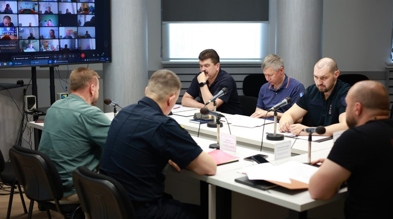 На Хмельниччині обговорили вакцинацію, безпеку дітей та готовність шкіл до нового навчального року
