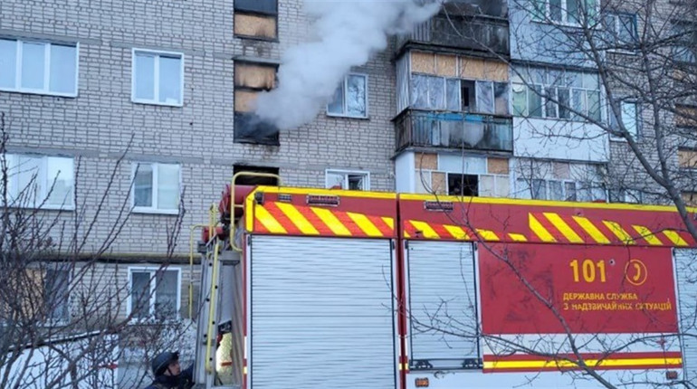 Надзвичайники врятували жінку в Ківшарівці: причини загоряння встановлюються