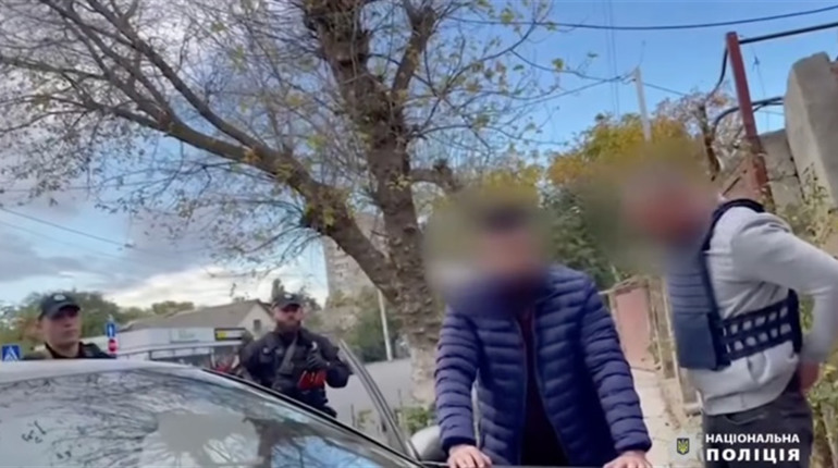 В Одесі затримали стоматолога, безробітного, священнослужителя: "допомагали" призовникам
