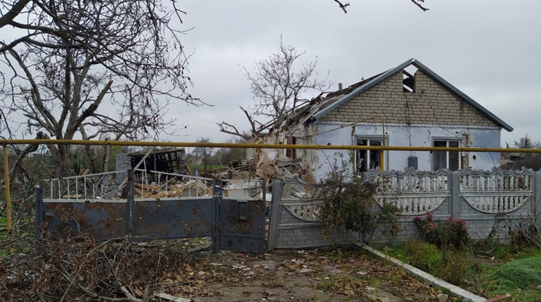 Вбивства цивільних, мародерство та цілодобові обстріли: Окупанти продовжують терор на Херсонщині