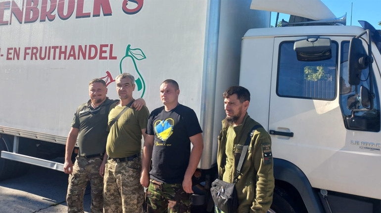 Нетішин не припиняє підтримувати наших захисників: на фронт знову попрямували автівки