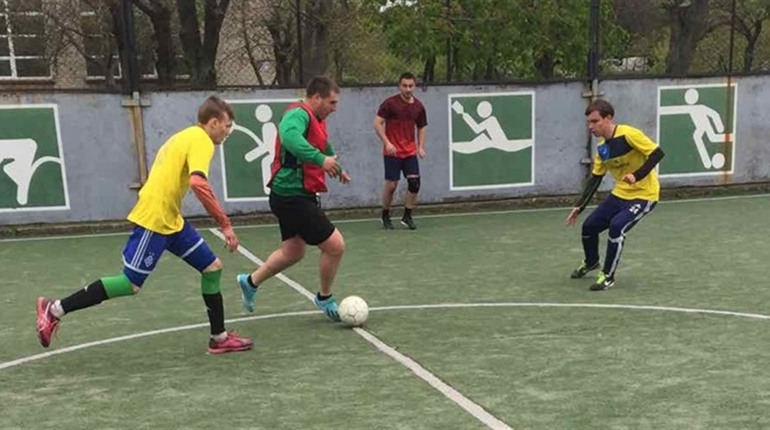 У Первомайську стартувала першість міста з футболу. Зіграли перші матчі