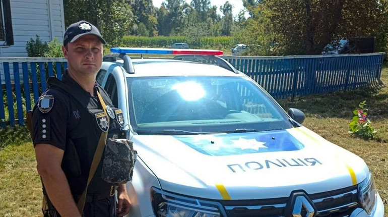 У Шосткинському районі поліцейський продовжував рятувати людину навіть отримавши поранення (відео)