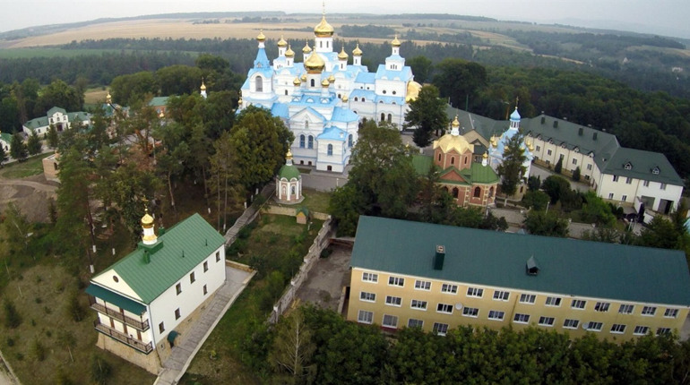 Комплекс будівель Свято-Духівського монастиря Почаївської Лаври суд повернув у власність держави