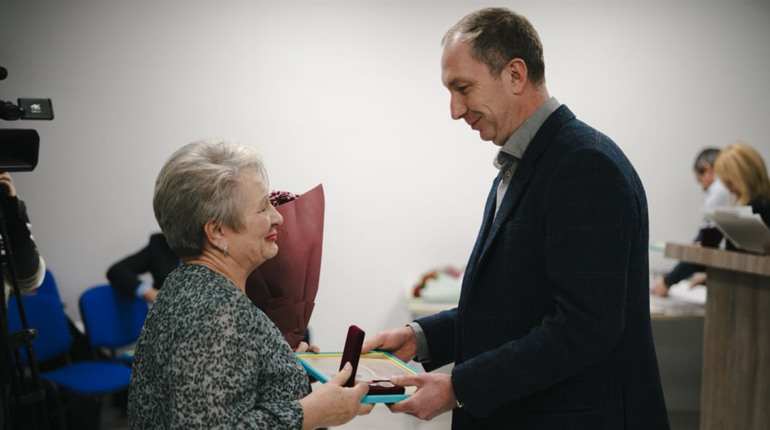 У міськраді повідомили про відзначення очільниці Глухівської громади нагородою «За оборону України»