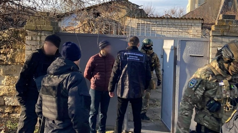 У Херсоні правоохоронці викрили групу наркоторгівців — вони збували «солі» через «закладки»
