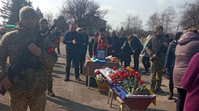 Назавжди 40: у Марківці поховали загиблого Героя Євгена Радченка