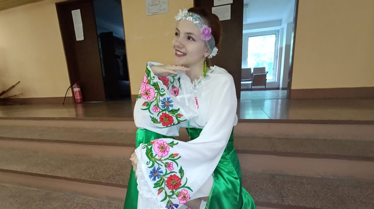 Писати книги почала рік тому
