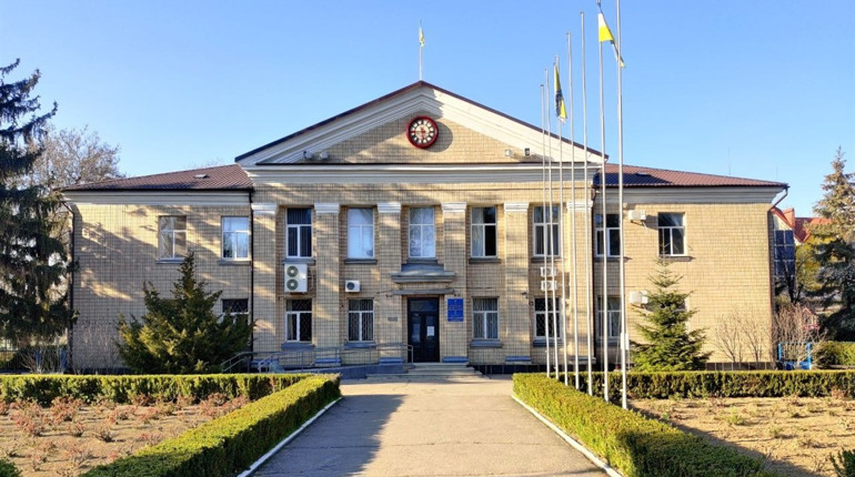 Вони йдуть, ми обираємо: список кандидатів на голову Скадовської міської ради