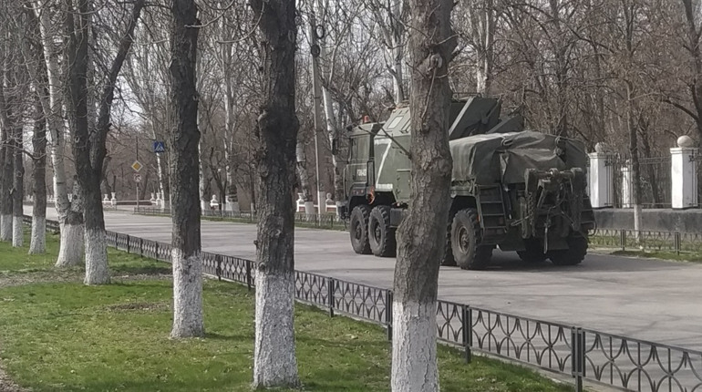 У Новій Каховці окупанти шукають своїх дезертирів. Росіяни не пропускають машини з товарами із Криму