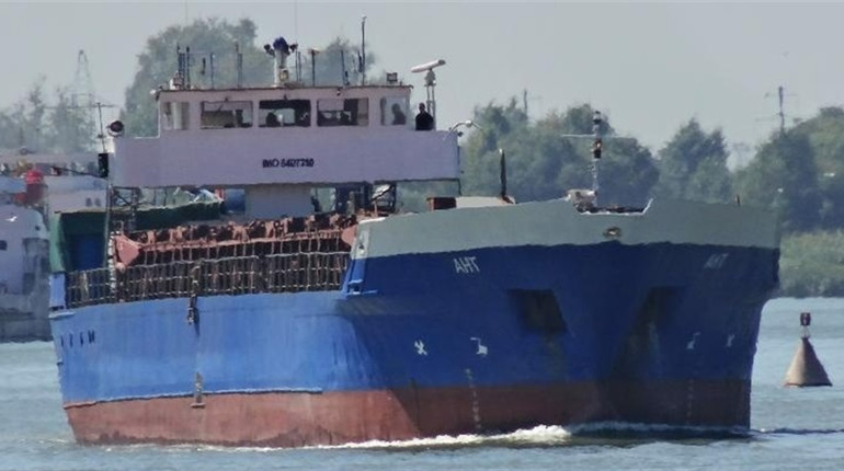 Допомагав красти з Криму українське зерно: Капітану ще одного судна оголосили про підозру