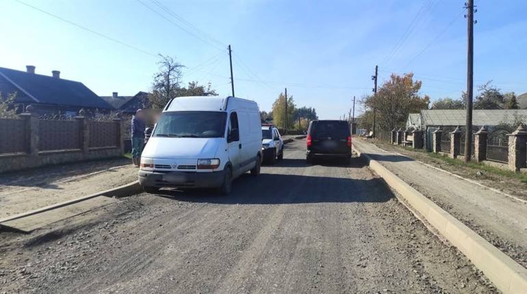 У Вараському районі ДТП: мотоцикліст збив неповнолітнього пішохода