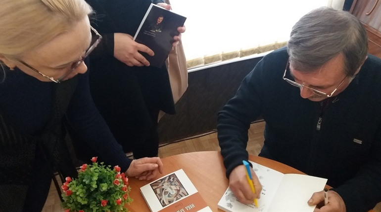 Двомовні вірші «Осінніх дзвонів» лунають світом. Презентація книги відомого мелітопольця