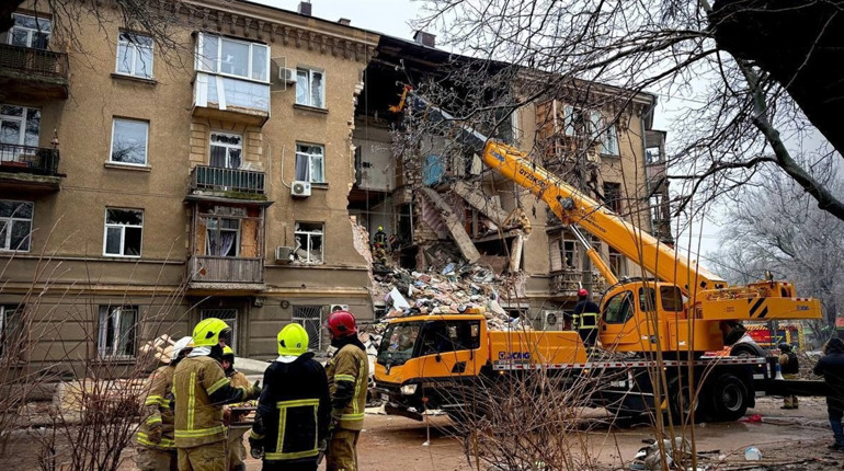 Масована нічна атака на Одесу: 10 влучань, десятки постраждалих, під завалами шукають людей