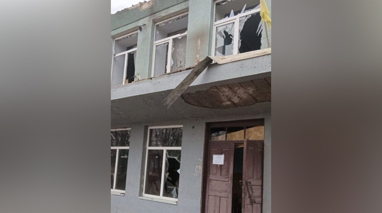 На Херсонщині армія рф атакувала житлові квартали та «Пункт незламності»: 2 людини поранені